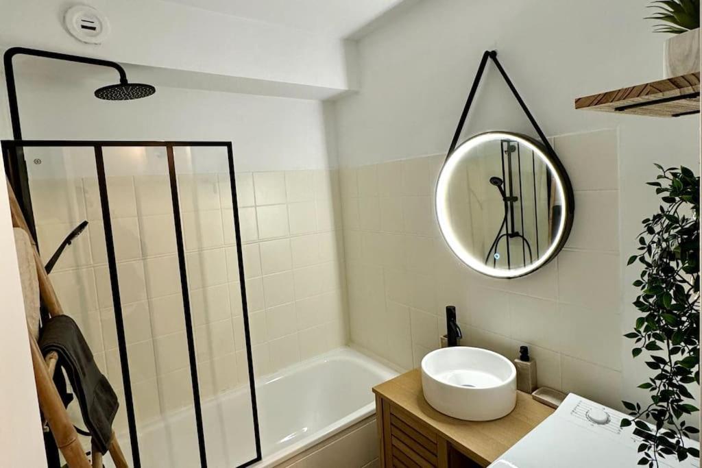 Apartment New Avec Balcon A Evry - Proche Paris - Rer 5 Min - Wifi Courcouronnes