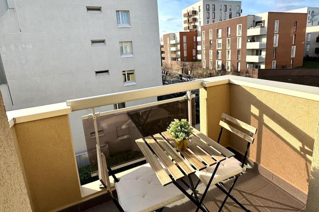 New Avec Balcon A Evry - Proche Paris - Rer 5 Min - Wifi Apartment